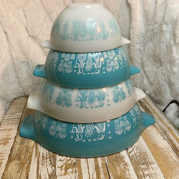 PYREX turquoise Amish butterprint bowl set of 4